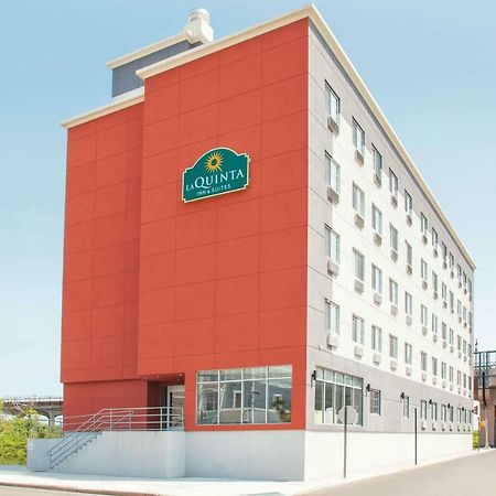 La Quinta Inn & Suites Far Rockaway - Beach Hotel New York Esterno foto