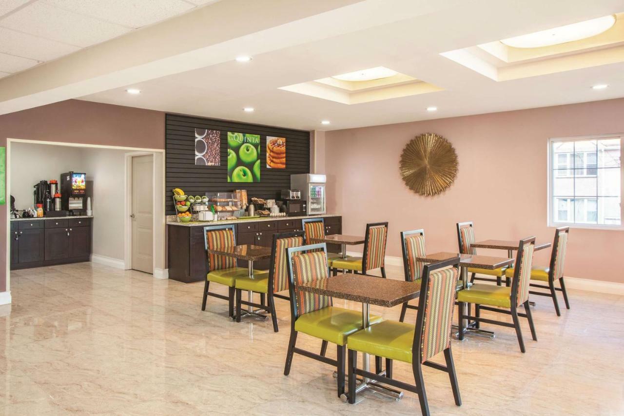 La Quinta Inn & Suites Far Rockaway - Beach Hotel New York Esterno foto