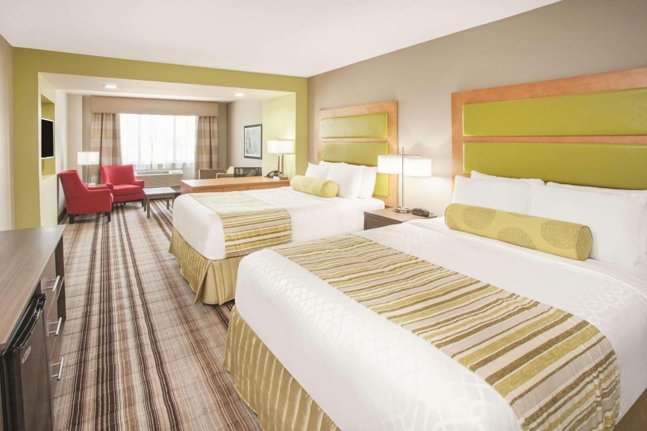 La Quinta Inn & Suites Far Rockaway - Beach Hotel New York Esterno foto