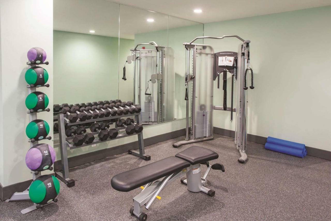 La Quinta Inn & Suites Far Rockaway - Beach Hotel New York Esterno foto