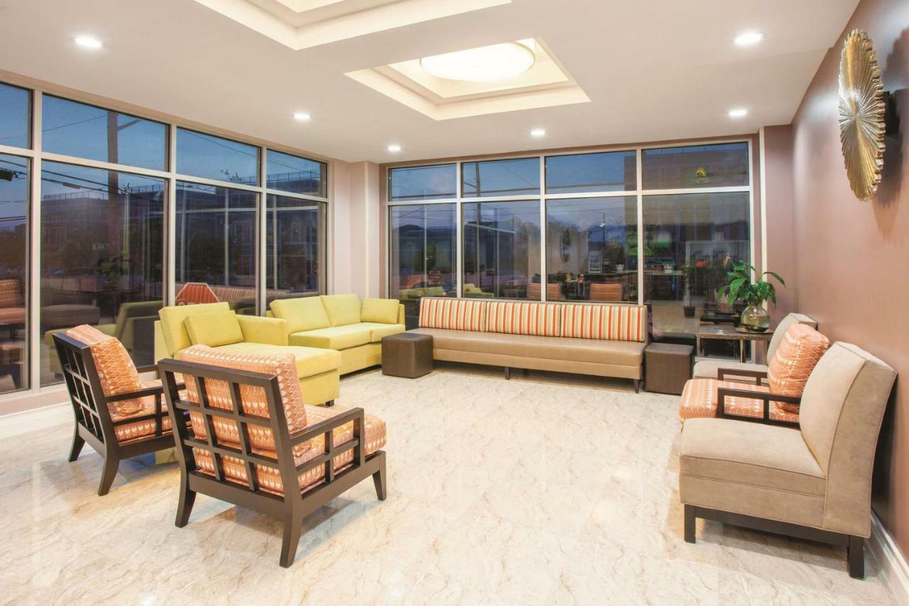 La Quinta Inn & Suites Far Rockaway - Beach Hotel New York Esterno foto
